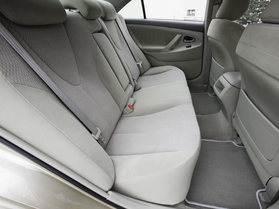 Интерьер Toyota Camry LE 2009 года  (NA) (фото 7 из 20)